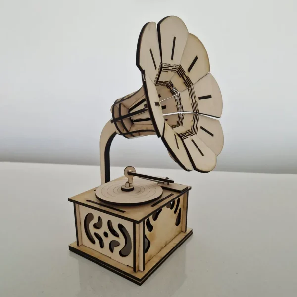 Grammofono in legno taglio laser